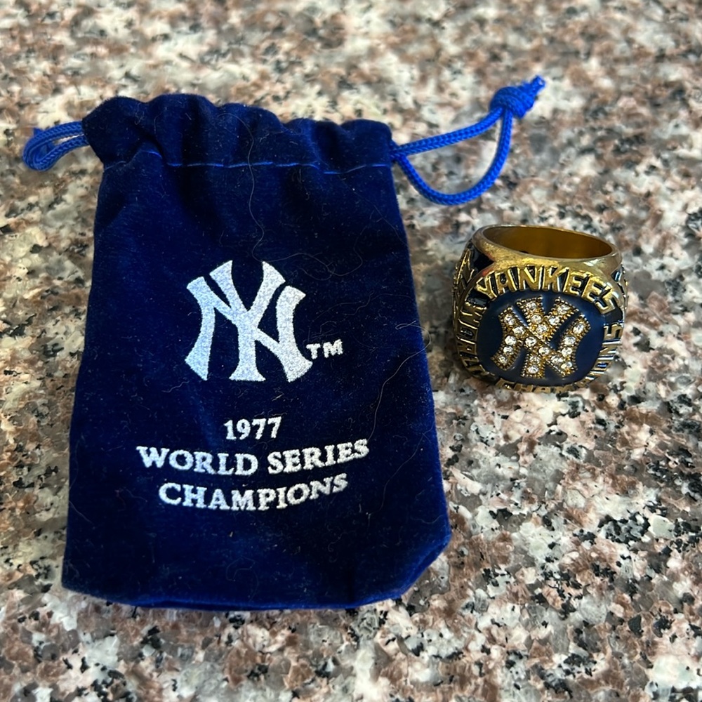 New York Yankees replica ring 1977 World Series Champions